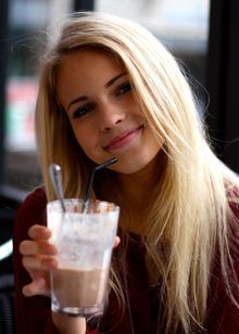 Анкета бюджетной индивидуалки Ксения, 18 лет, Каширская, вызвать по тел. +7 954 814-17-41, 98053
