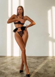 Анкета ВИП девушки по вызову Адель, 30 лет, снять по тел. +7 932 560-97-72, 137022