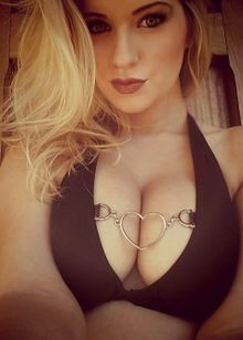 Анкета бюджетной шалавы Аня, 24 года, снять по тел. +7 984 426-61-35, 57378